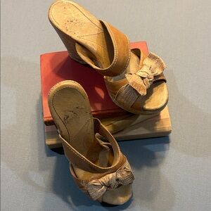 Naya Brown Bow Mules